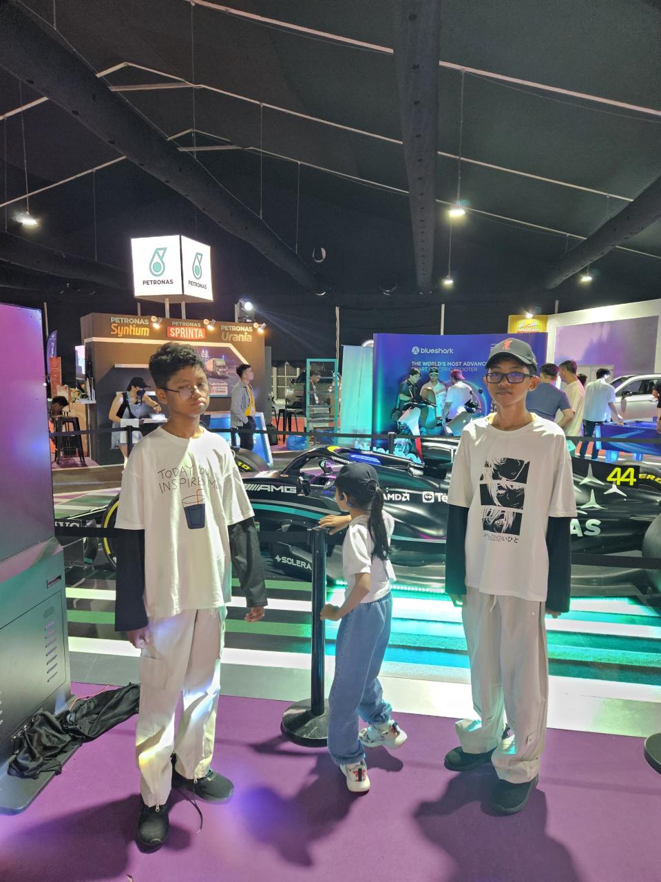 Kebangkitan Cat Bioluminesen dalam Pameran Kereta Midnight Sydney
