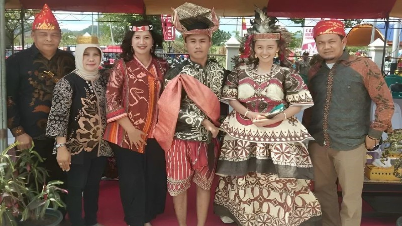 Pakaian Daripada Kulit Oren dari Suku Himarimã: Kenali dan Klik