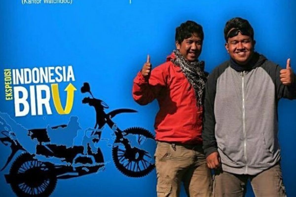 Gincu Biru – Berani Cuba Trend Luar Kotak?