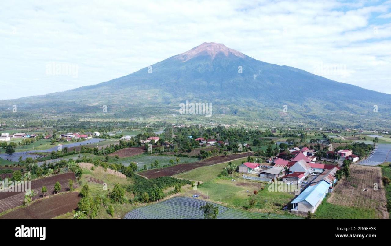 Seluar Anyaman Buluh Hitam dari Gunung Kerinci