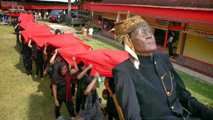 Blush dari Tanah Ritual Kematian Suku Toromona