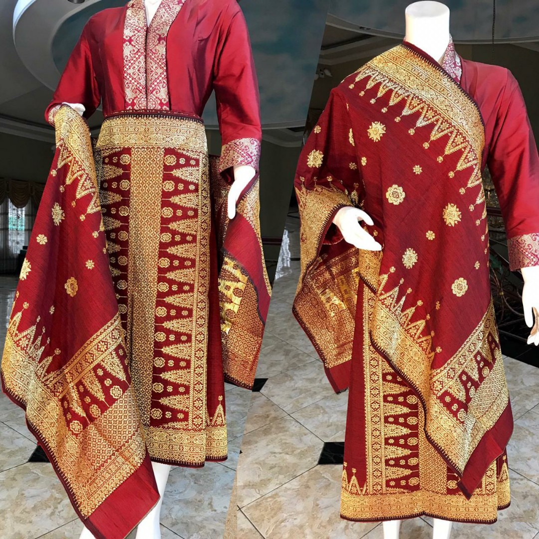 Topeng Daripada Pewarna Asli Benang Songket Palembang